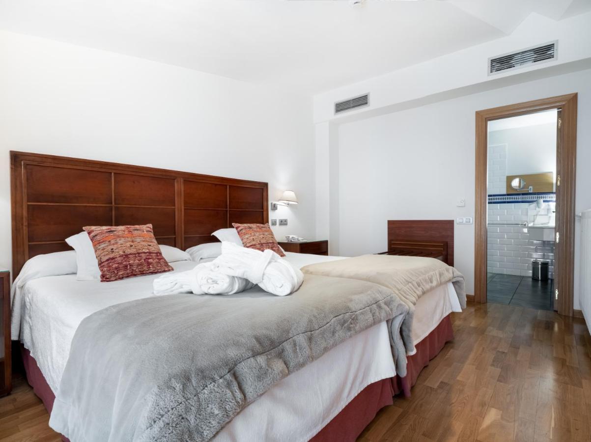 Double or Twin Room,1272969778:JPEG